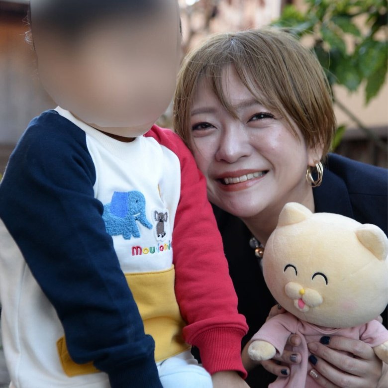 お子さんと一緒に。すっかり母の顔です