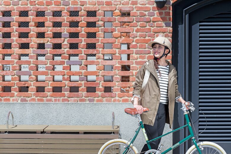 カジュアルな服装にも似合いそうなキャップタイプのヘルメット（提供／オージーケーカブト）