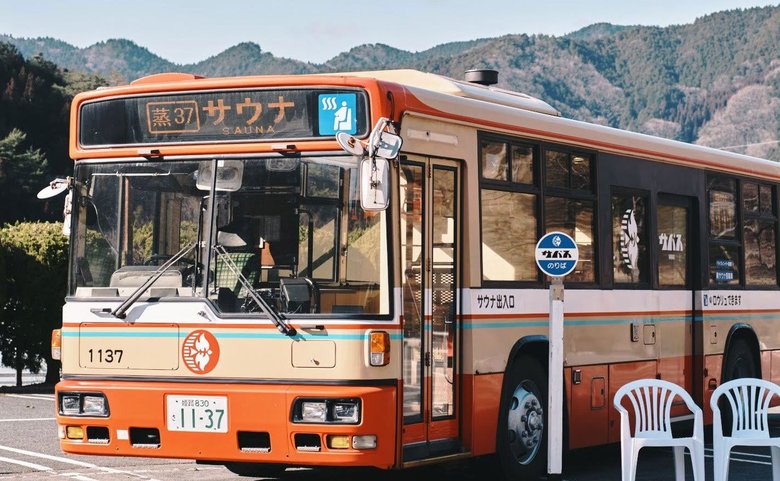 本格的なサウナと路線バスが融合した「サバス」