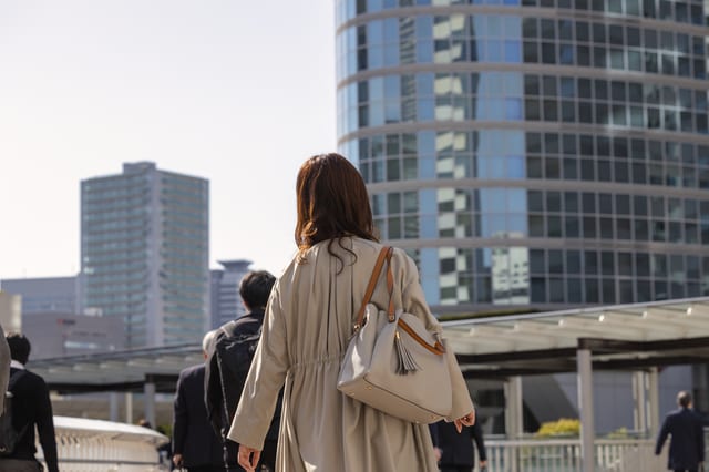 頑張る女性に柚木さんは「生きているだけで偉い。今は極限まで手を抜いて」とエールを送ります（写真はイメージ）