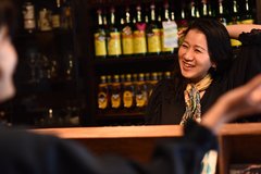 一橋大学の新卒女性が「スナックのママ」になると決意するまで