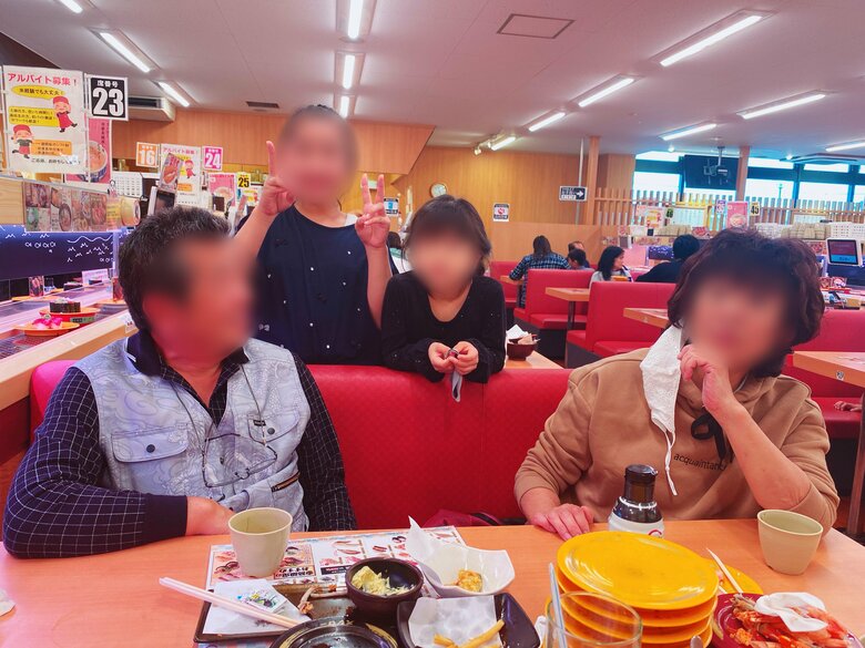 ご両親たちと回転寿司へ
