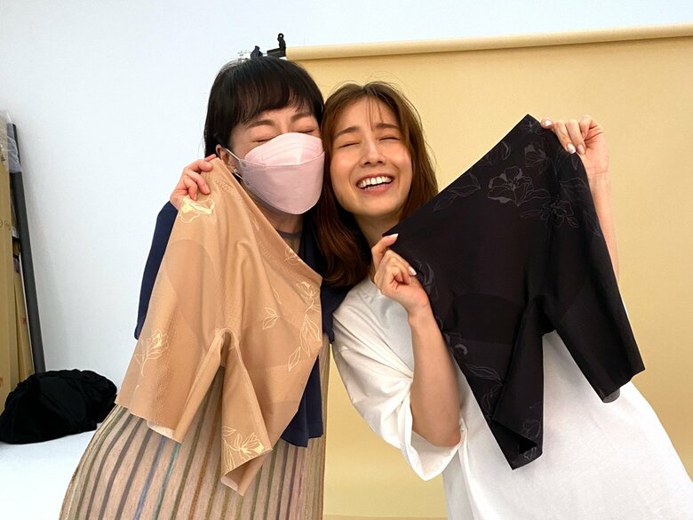 田中みな実さんがプロデュースしたガードル撮影時のツーショット