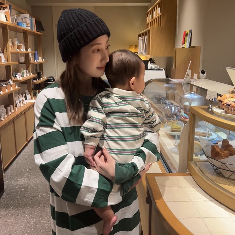 2024年に第一子を出産。親子コーデを楽しむ