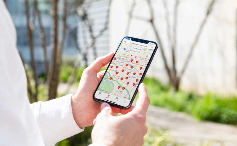 専用アプリで、近くにある店舗を住所やジャンルなどで検索することができる