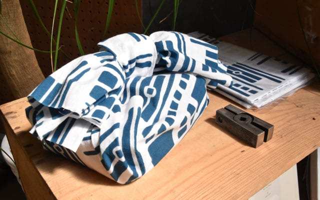 活版印刷に使う道具をデザインした風呂敷