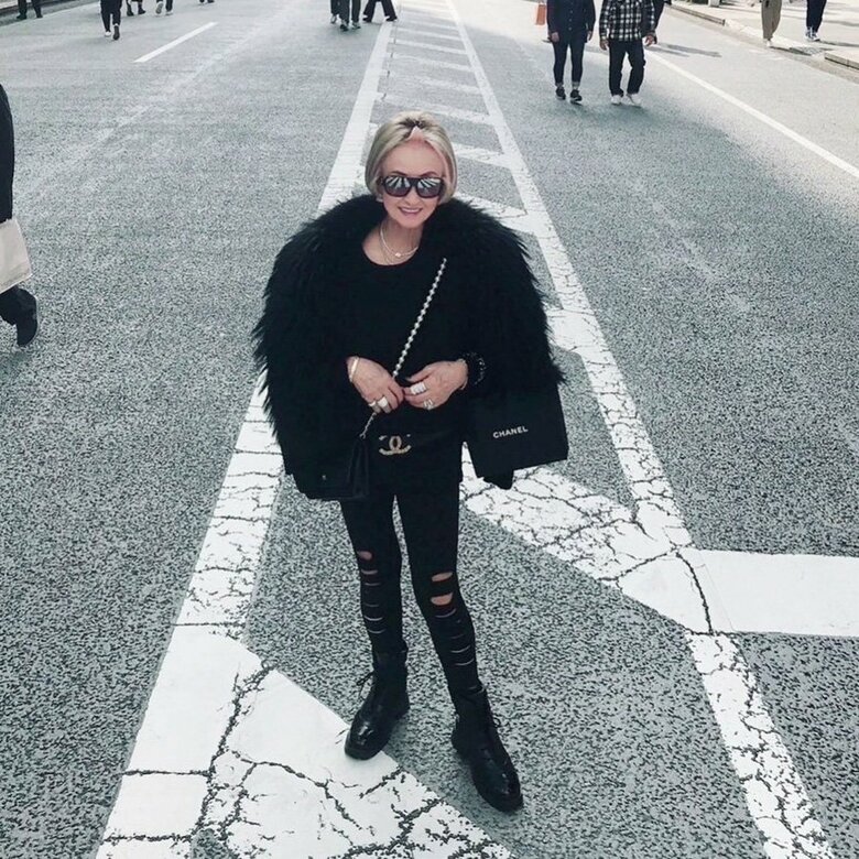 東京・銀座で撮影した禧代子さんの全身ショット。83歳とは思えないスタイルのよさ！