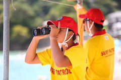 「ライフセーバーがいない海水浴場は約8割」海の溺水事故を防ぐための対策