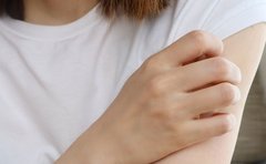 「汗かぶれだと思っていたら…」革靴や歯の詰め物が原因で肌トラブルに？気づきにくい「金属アレルギー」の実態