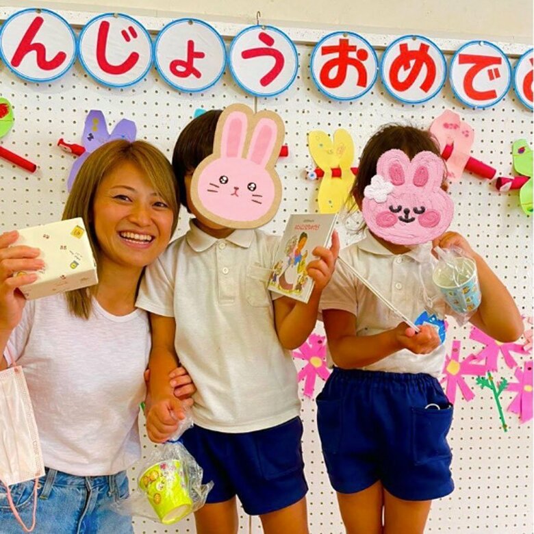 上の双子の幼稚園での誕生日会。子どもたちが元気にどんどん成長していく