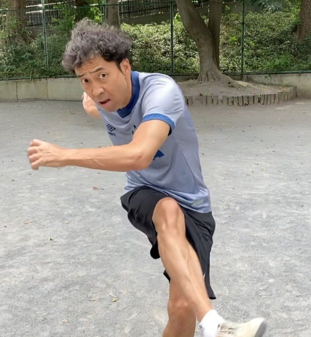 インスタグラムで披露している「モノマネシリーズ」（ワッキーInstagram【@japan_wacky】より引用）