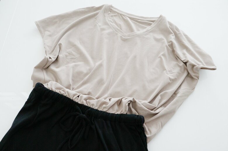 たたまず吊るせば「シワができにくい」という利点も