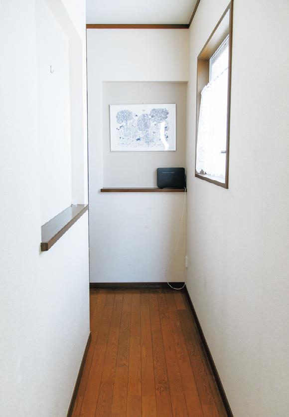 おしゃれな絵が映える、明るい空間