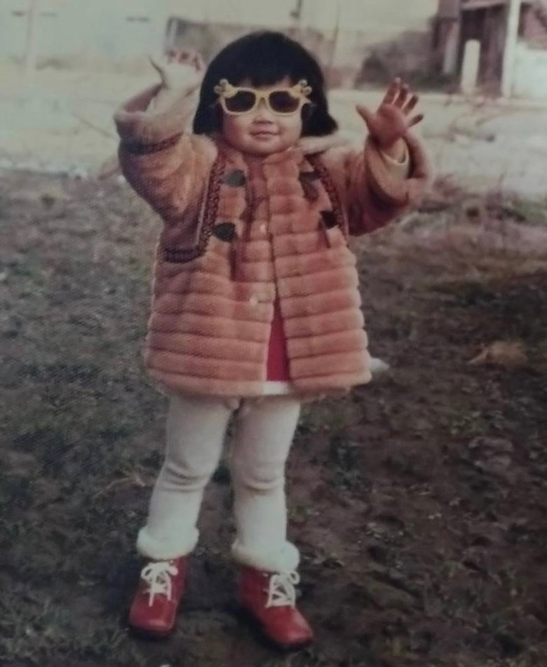 お母さまの影響でファッション好きだった幼少期の板橋さん