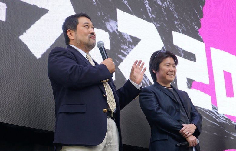 トークステージにサプライズ登場した静野監督、瀬下監督