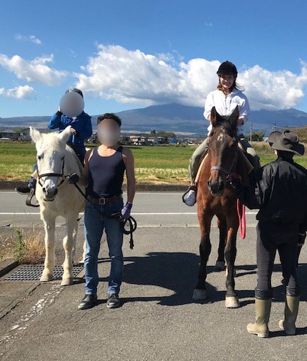 息子さんと乗馬した際の親子ショット