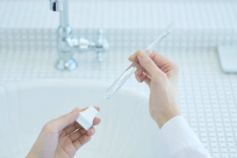 ▲アタッチメントはコイン電池で駆動する。