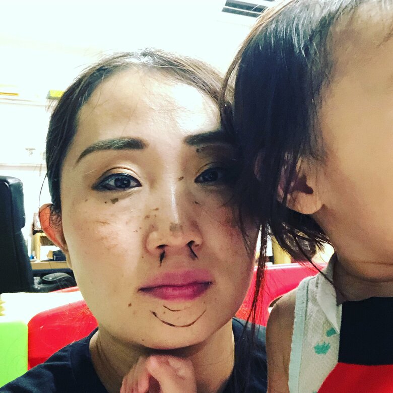 長女がキンタロー。さんに施したという斬新なメイク